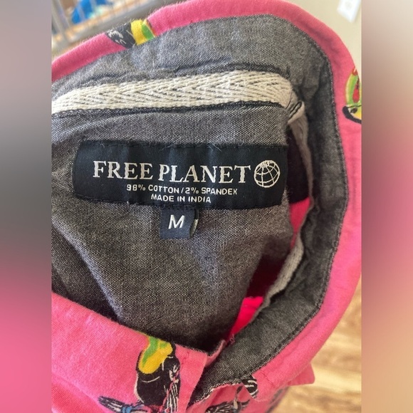Free planet bird toucan men’s shirt pink size M - Picture 9 of 9